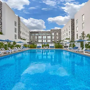 Express By Marriott Aeropuerto Riviera Отель